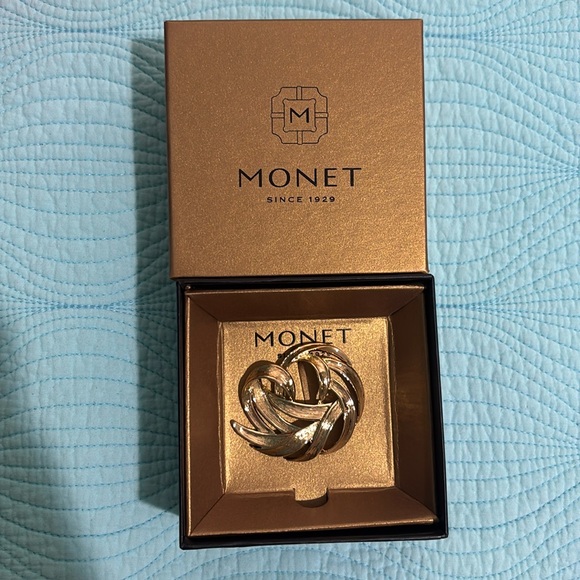 Monet gold tone heart design pin with box - Picture 2 of 9